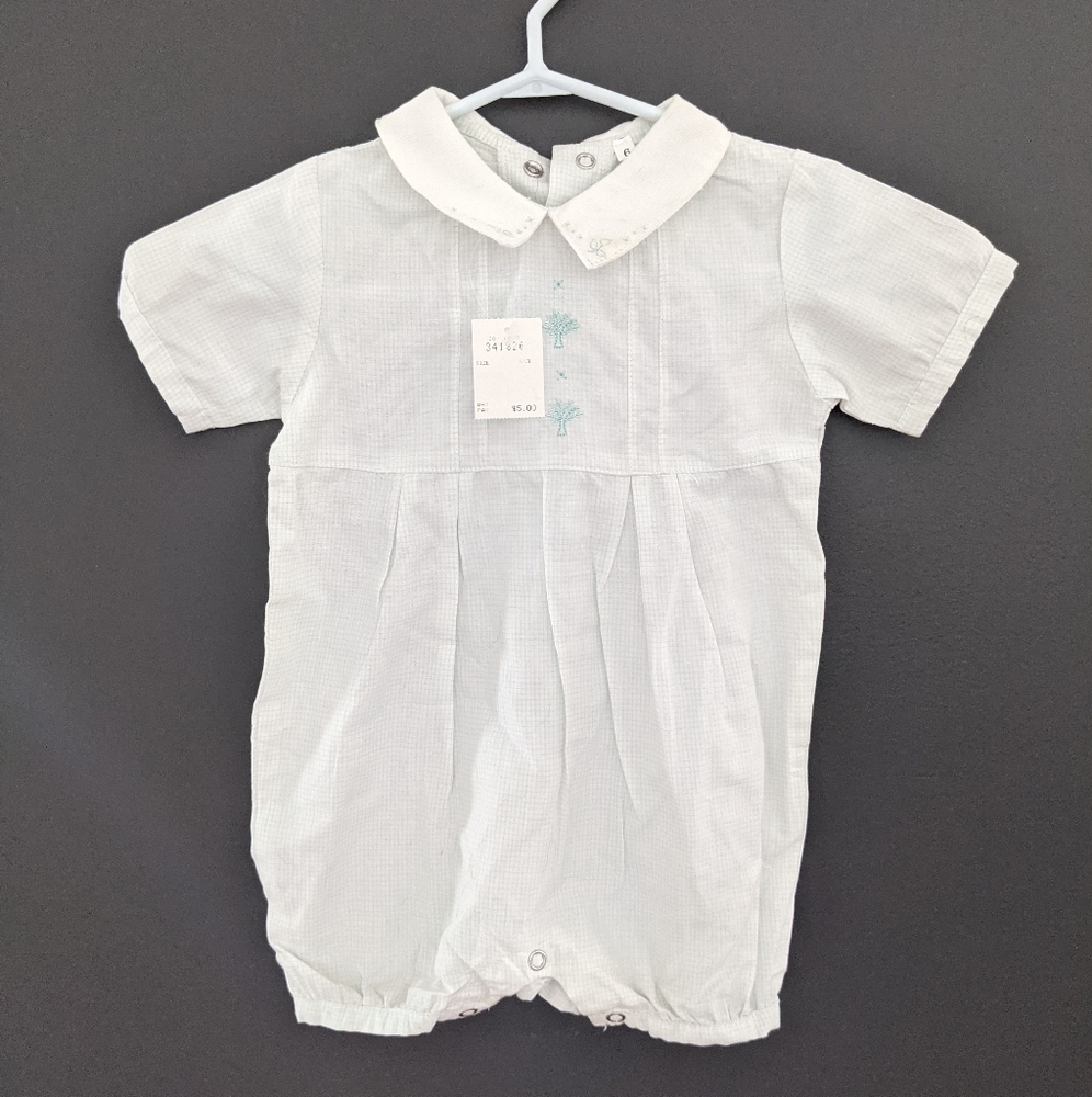 Vintage one piece w embroidered Peter Pan collar